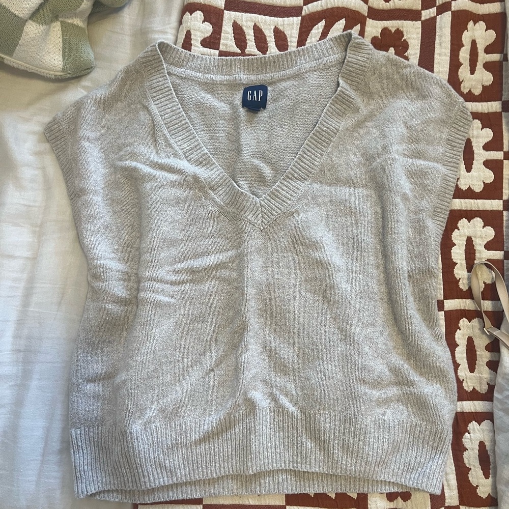 GAP Women's Beige Sweater Vest